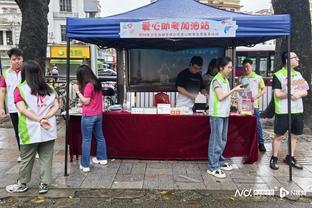 谈谈对快船队的看法？库兹马：额……我宁愿他们保留原来的阵容